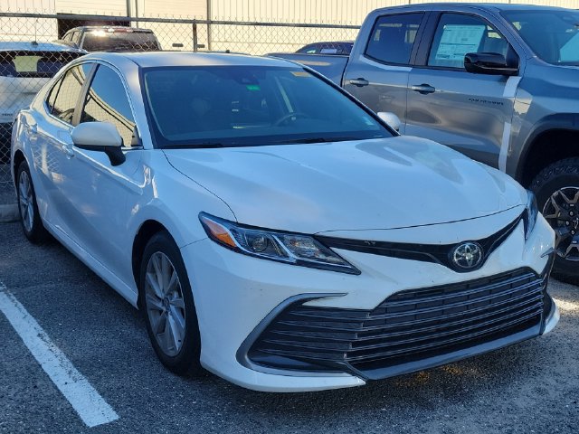 Used 2023 Toyota Camry LE FWD image 2