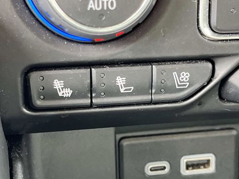 Used 2023 Chevrolet Suburban Premier image 39