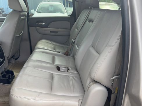 Used 2007 Chevrolet Suburban LTZ w/ LTZ Preferred Equipment Group image 6