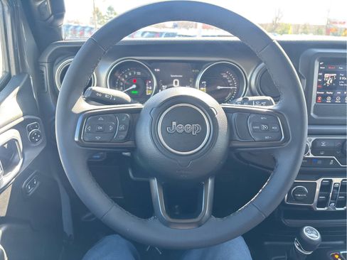 Used 2023 Jeep Wrangler Unlimited AWD/4WD image 15