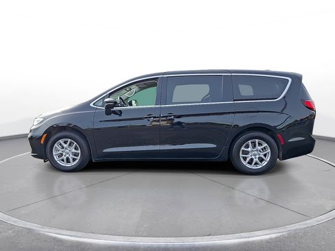 Used 2024 Chrysler Pacifica Touring-L FWD image 5