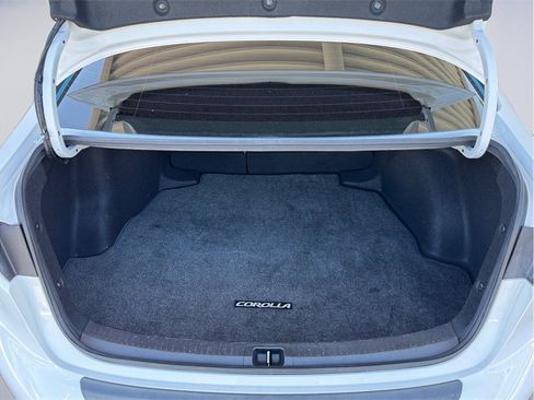 Used 2022 Toyota Corolla LE w/ Carpet Mat Package (TMS) FWD image 25
