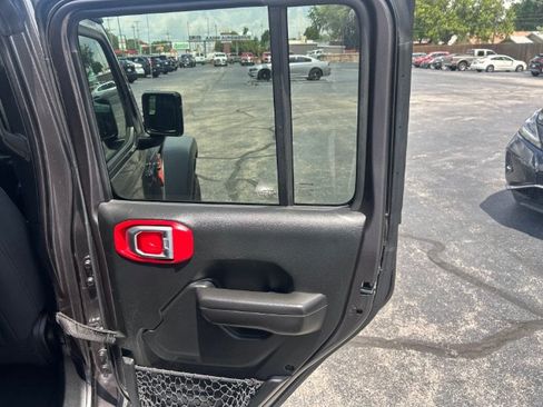 Used 2018 Jeep Wrangler Unlimited Sport S AWD/4WD image 11