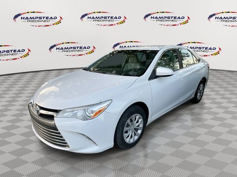 Used 2015 Toyota Camry LE FWD image 1