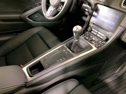 Used 2025 Porsche 718 Cayman RWD image 16