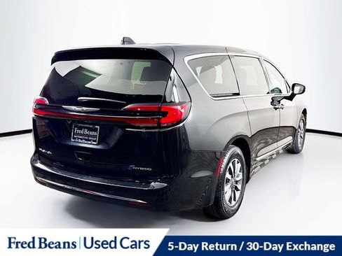 Used 2023 Chrysler Pacifica Limited image 8