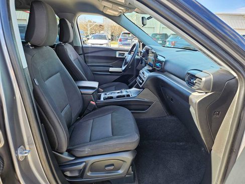 Used 2023 Ford Explorer XLT image 23