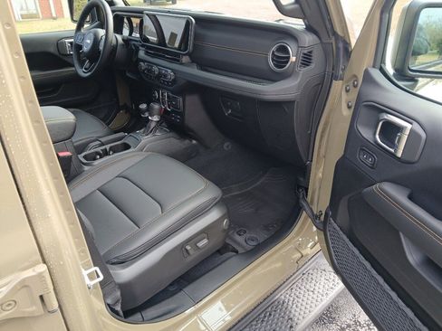 New 2025 Jeep Gladiator Sport image 32