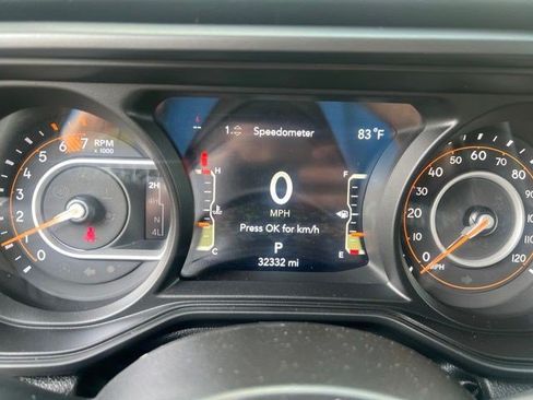 Used 2025 Jeep Wrangler Unlimited Rubicon w/ Convenience Group AWD/4WD image 28