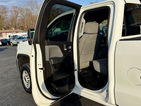 Used 2019 GMC Sierra 2500 4x4 Double Cab w/ Sierra Convenience Package image 17