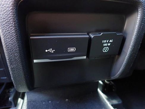 Used 2019 Jeep Cherokee Latitude Plus w/ Comfort/Convenience Group AWD/4WD image 9