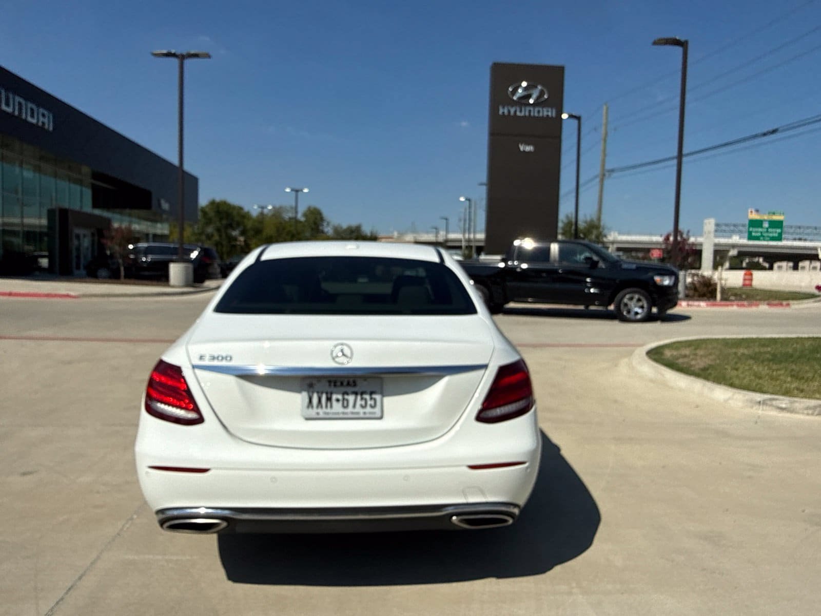 Used 2017 Mercedes-Benz E 300 image 4