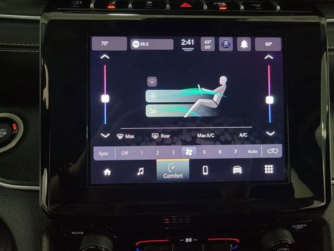 Used 2024 Jeep Grand Cherokee Laredo X image 48