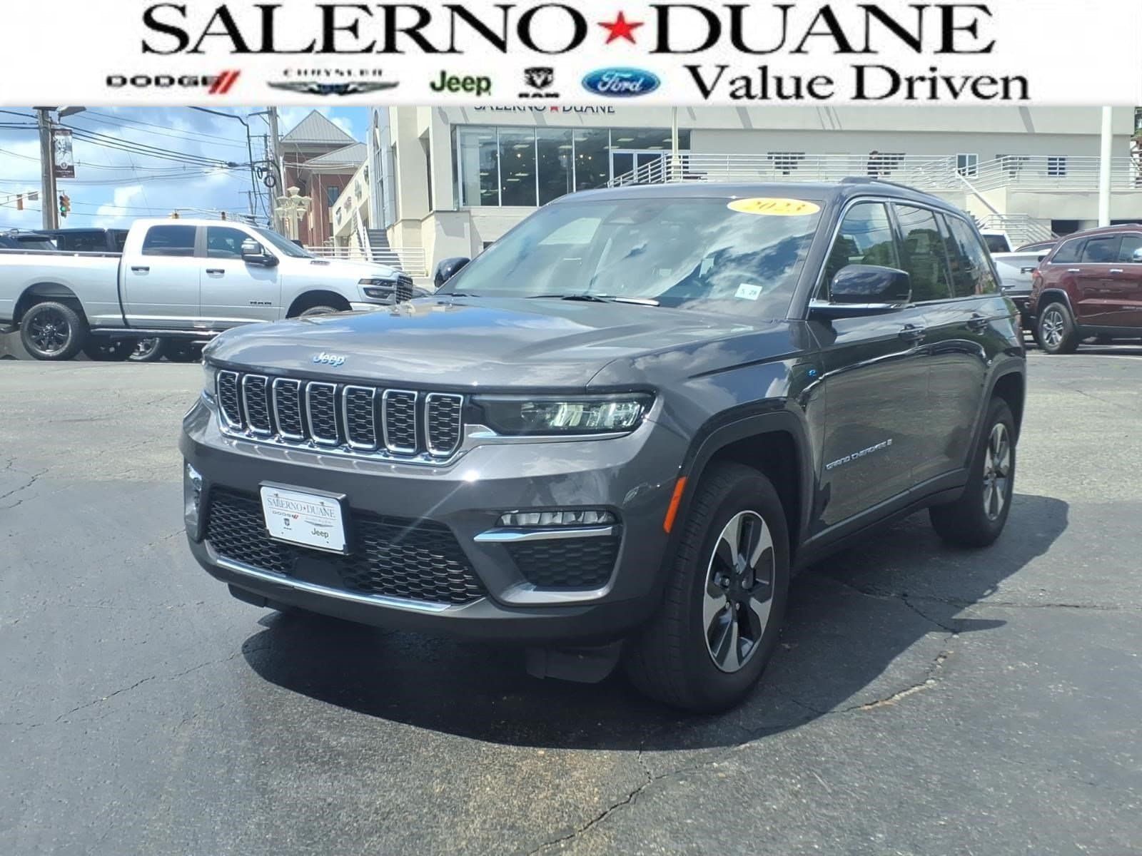 Used 2023 Jeep Grand Cherokee 4WD 4xe image 1