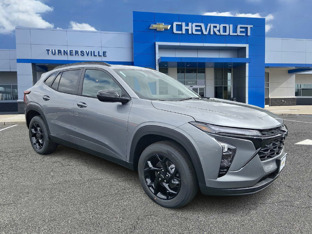 New 2026 Chevrolet Trax LT w/ Sunroof Package FWD image 2