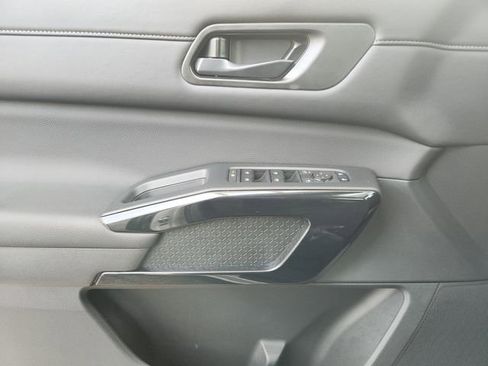 Used 2025 Nissan Pathfinder S FWD image 15