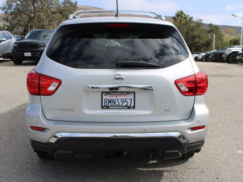Used 2018 Nissan Pathfinder SL w/ SL Premium Package FWD image 5