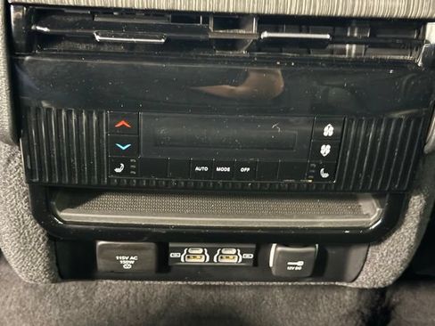 Used 2024 Jeep Wagoneer L Series II w/ Flexible Seating Group AWD/4WD image 35