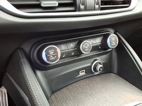 Used 2023 Alfa Romeo Stelvio Ti image 35