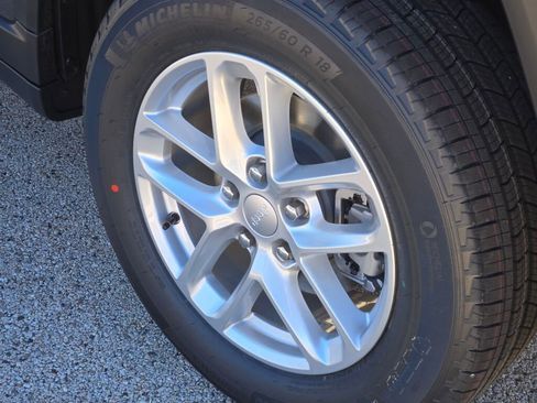 New 2025 Jeep Grand Cherokee Laredo X image 18