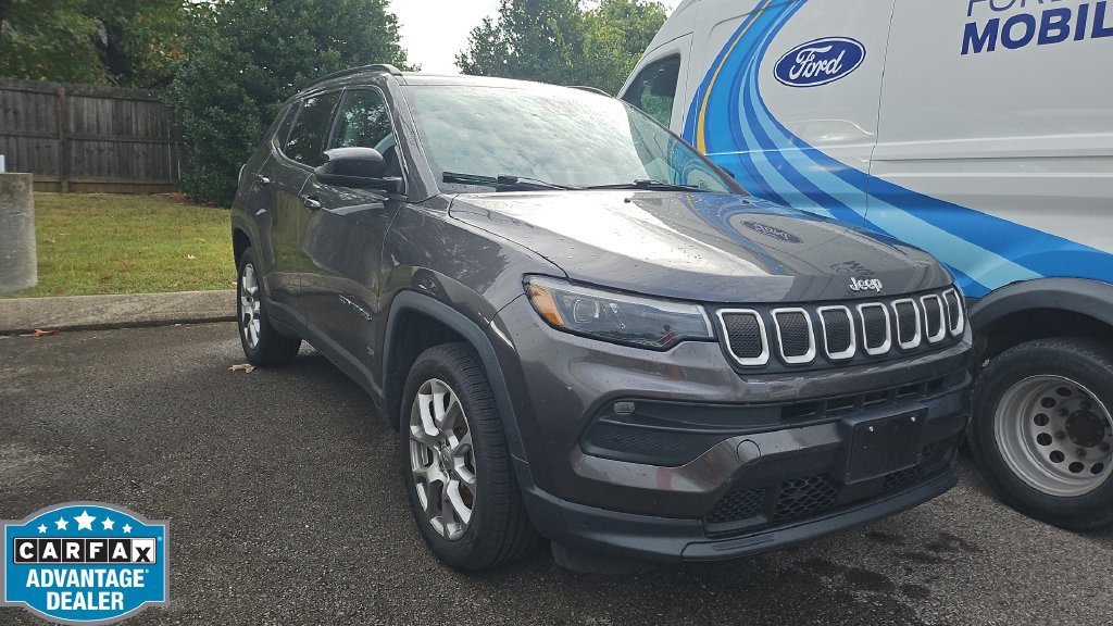 Used 2022 Jeep Compass Latitude w/ Sun and Sound Group AWD/4WD image 1