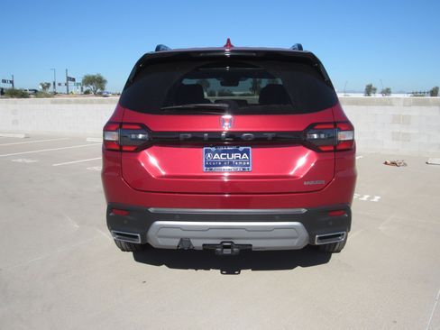 Used 2025 Honda Pilot Touring image 7