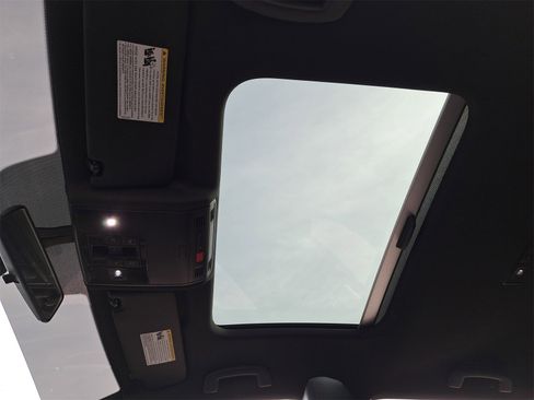 Used 2017 Volkswagen GTI SE image 30