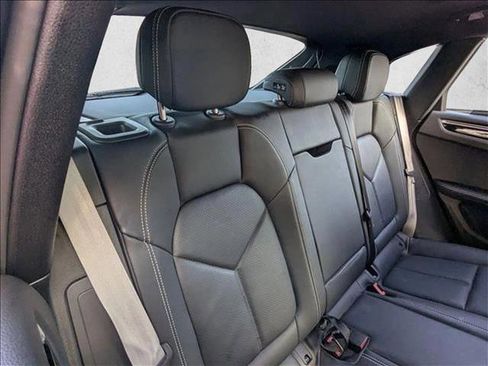 Used 2022 Porsche Macan image 16