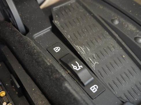 Used 2012 BMW 750Li xDrive image 26