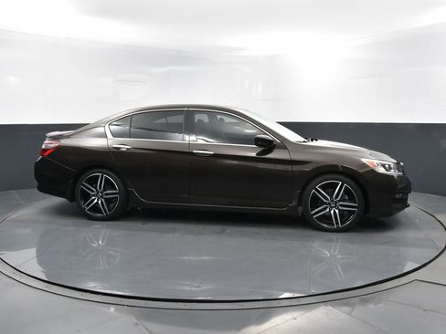 Used 2016 Honda Accord Sport image 37