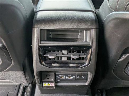 Used 2025 Jeep Grand Cherokee Limited w/ Black Appearance Package image 17