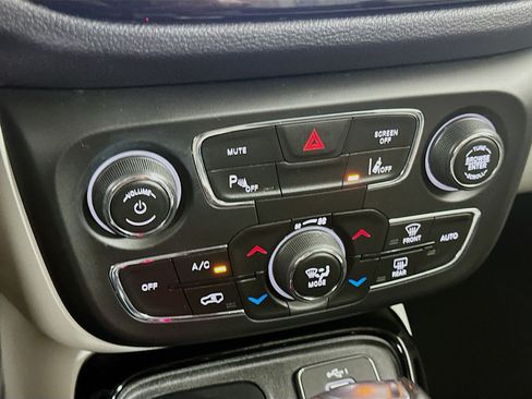 Used 2021 Jeep Compass Limited w/ Sun and Sound Group AWD/4WD image 23