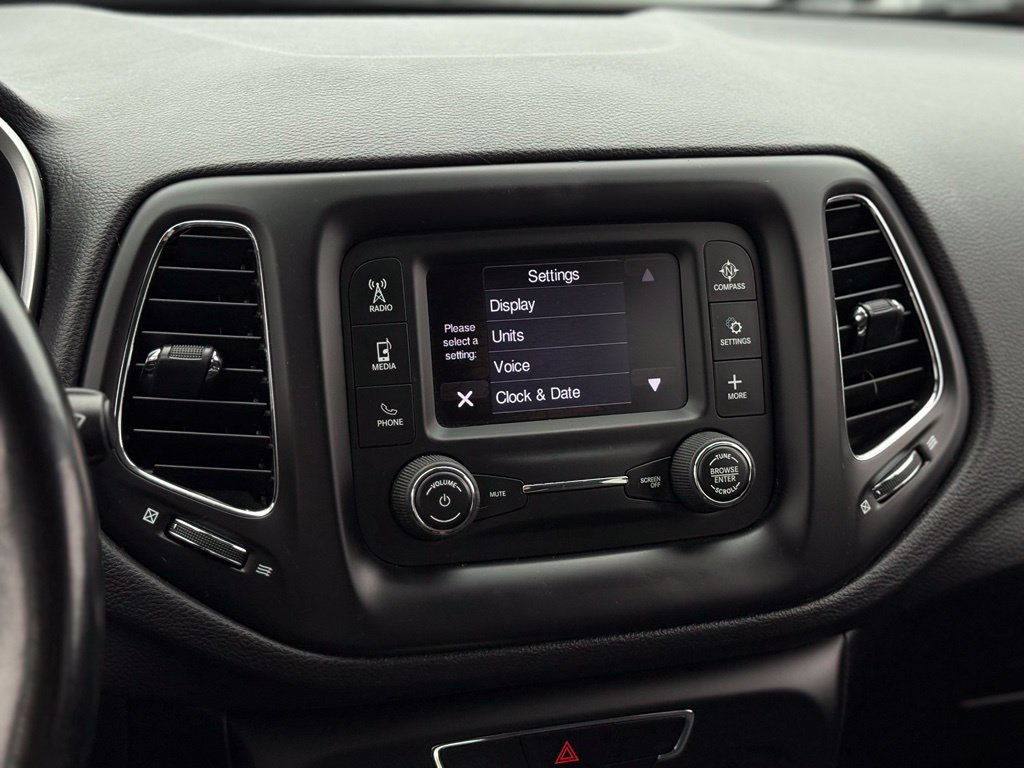 Used 2018 Jeep Compass Latitude w/ Cold Weather Group AWD/4WD image 17