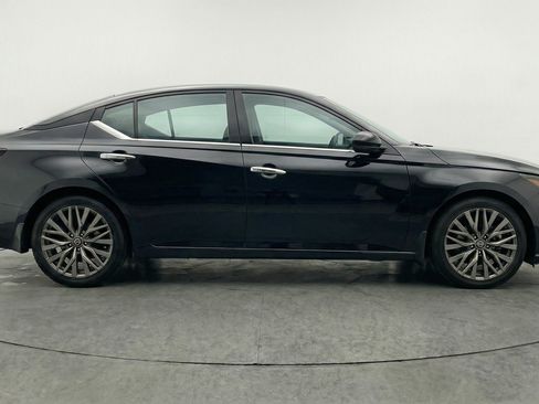 Used 2025 Nissan Altima 2.5 SV image 11