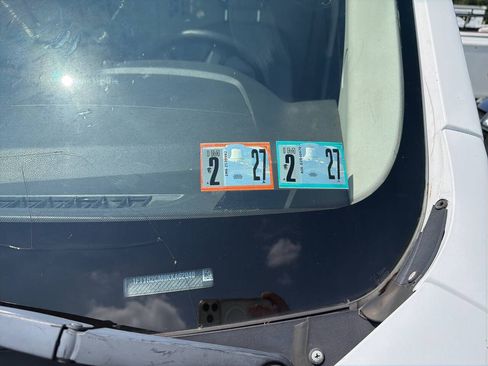 Used 2019 Ford Transit 250 148 Medium Roof RWD image 4