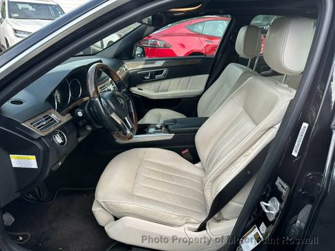 Used 2014 Mercedes-Benz E 550 4MATIC Sedan image 9