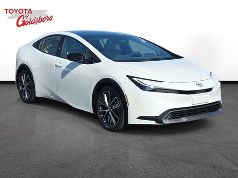 Used 2024 Toyota Prius LE image 3