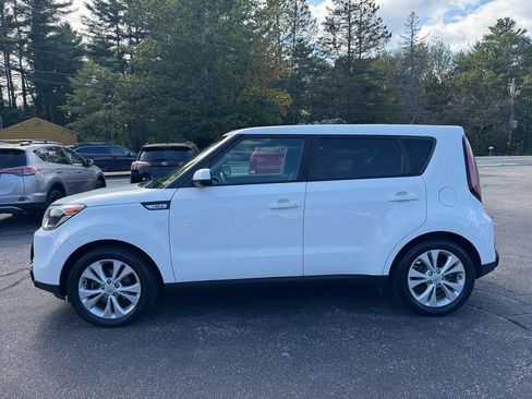 Used 2016 Kia Soul + image 10