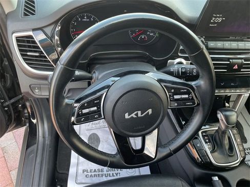 Used 2023 Kia Seltos EX image 11