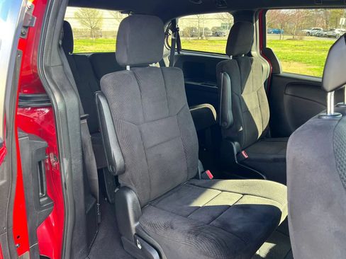 Used 2014 Dodge Grand Caravan SXT w/ UConnect Hands-Free Group FWD image 14