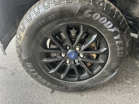 Used 2019 Ford F150 Lariat w/ Equipment Group 502A Luxury AWD/4WD image 31