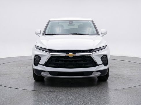 Used 2025 Chevrolet Blazer LT FWD image 2