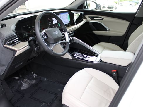Certified 2025 Audi Q5 Premium w/ Convenience Package AWD/4WD image 15