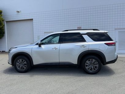 Used 2025 Nissan Pathfinder SV
