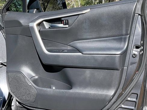 Used 2022 Toyota RAV4 XLE image 25