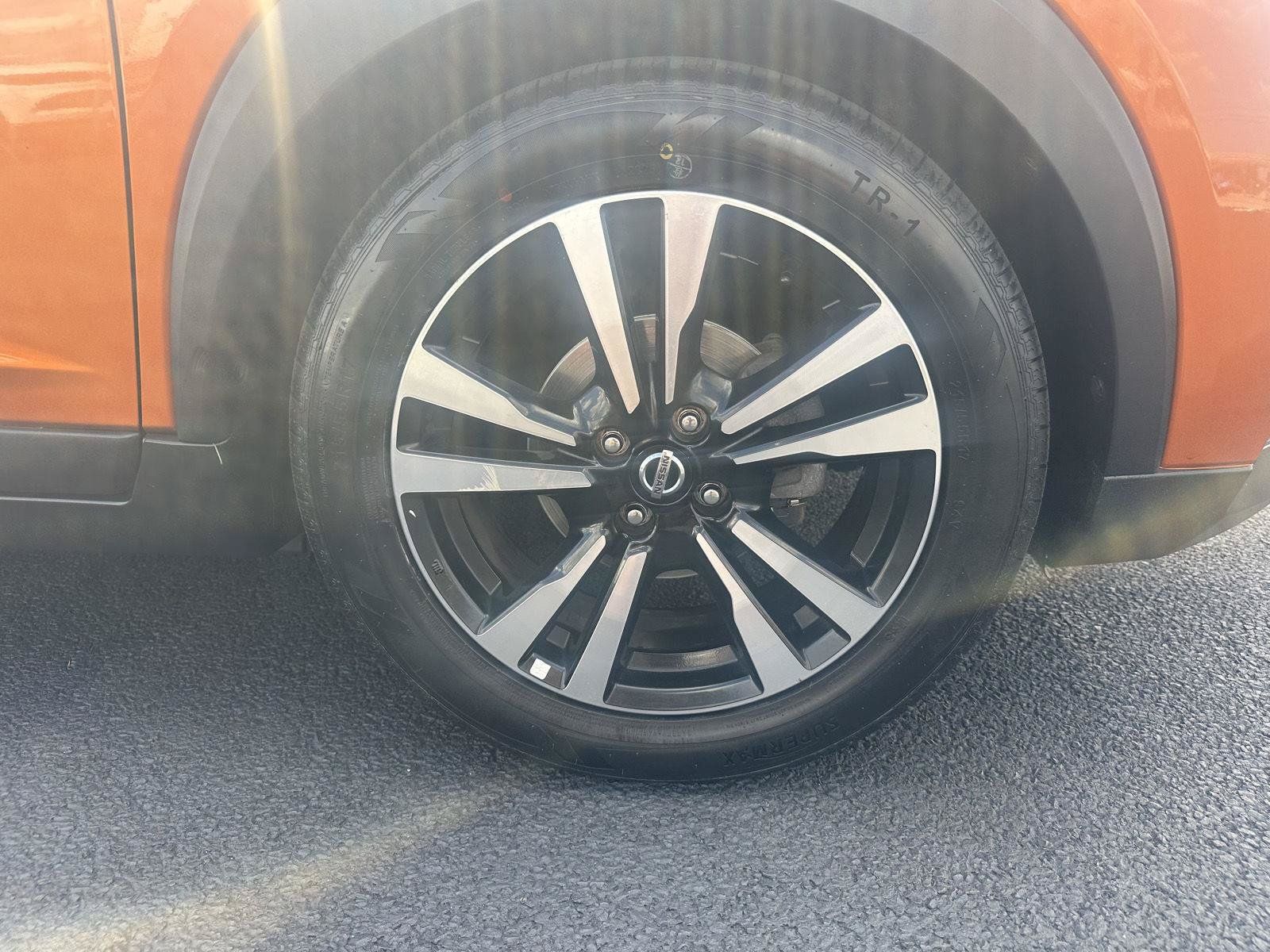 Used 2020 Nissan Kicks SR w/ SR Premium Package FWD image 16