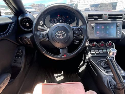 Used 2025 Toyota GR86 w/ ALL Weather Mat Package (TMS) RWD image 13