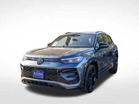 New 2026 Volkswagen Tiguan SE R-Line image 3