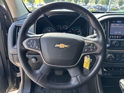 Used 2022 Chevrolet Colorado Z71 AWD/4WD image 17