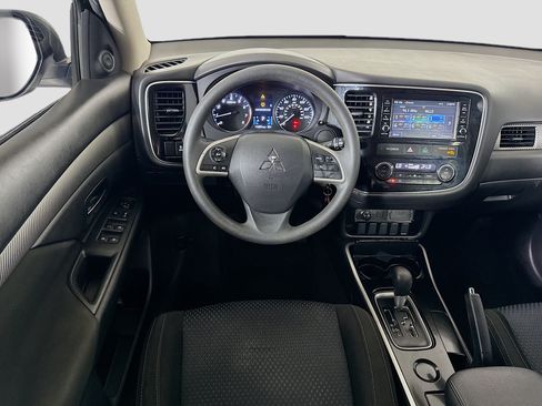 Used 2018 Mitsubishi Outlander ES FWD image 17